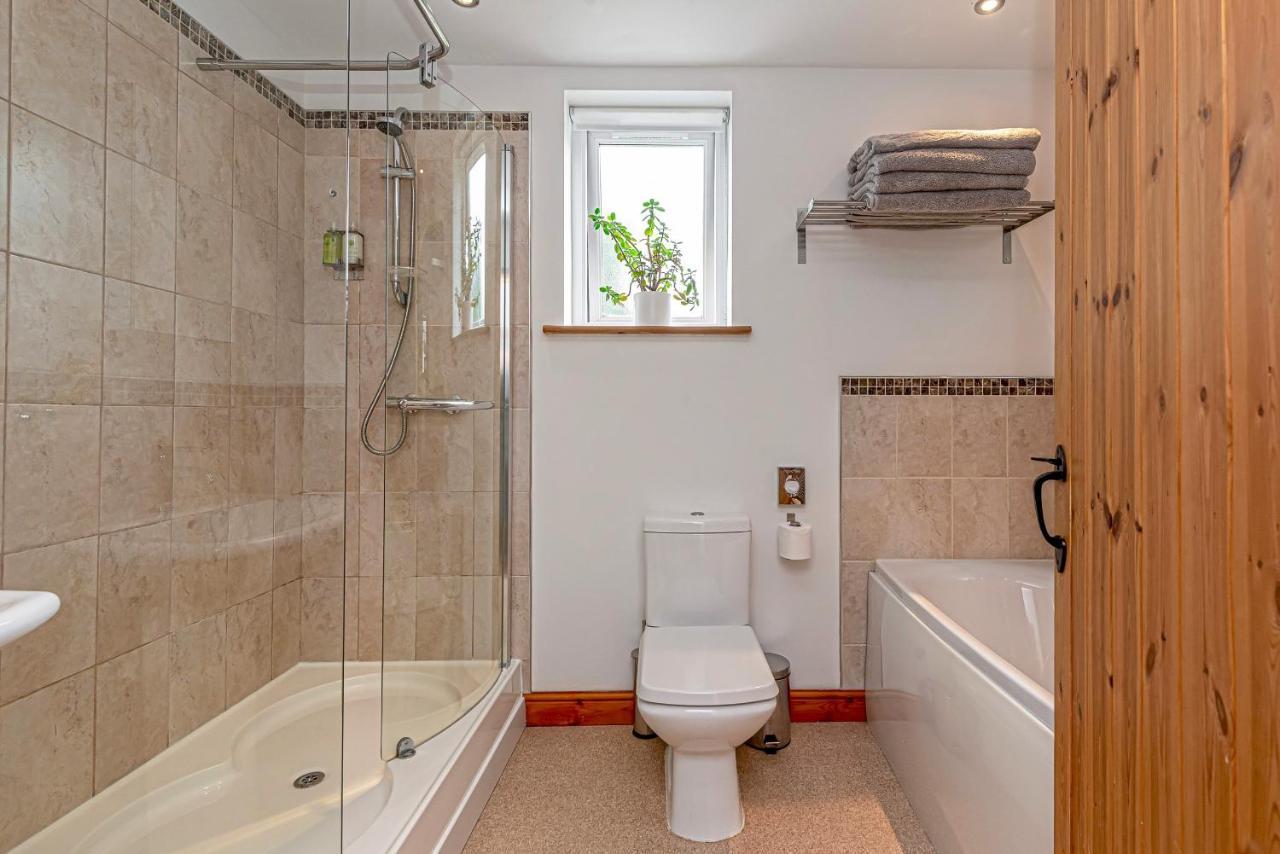 Laurel - Pet-Friendly Cottage With Indoor Pool, Hot Tub & Panoramic Snowdonia Views Colwyn Bay Esterno foto