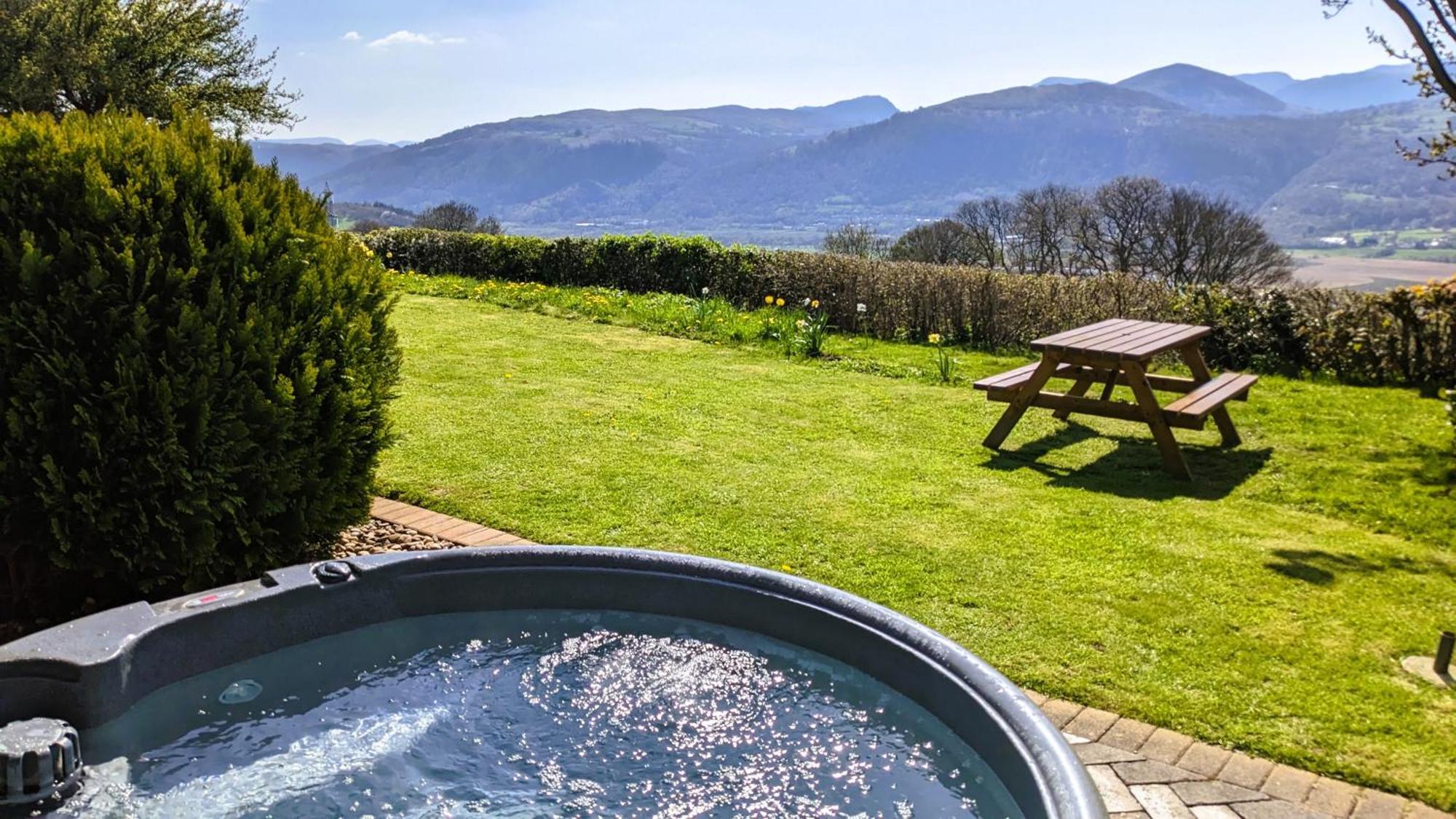 Laurel - Pet-Friendly Cottage With Indoor Pool, Hot Tub & Panoramic Snowdonia Views Colwyn Bay Esterno foto